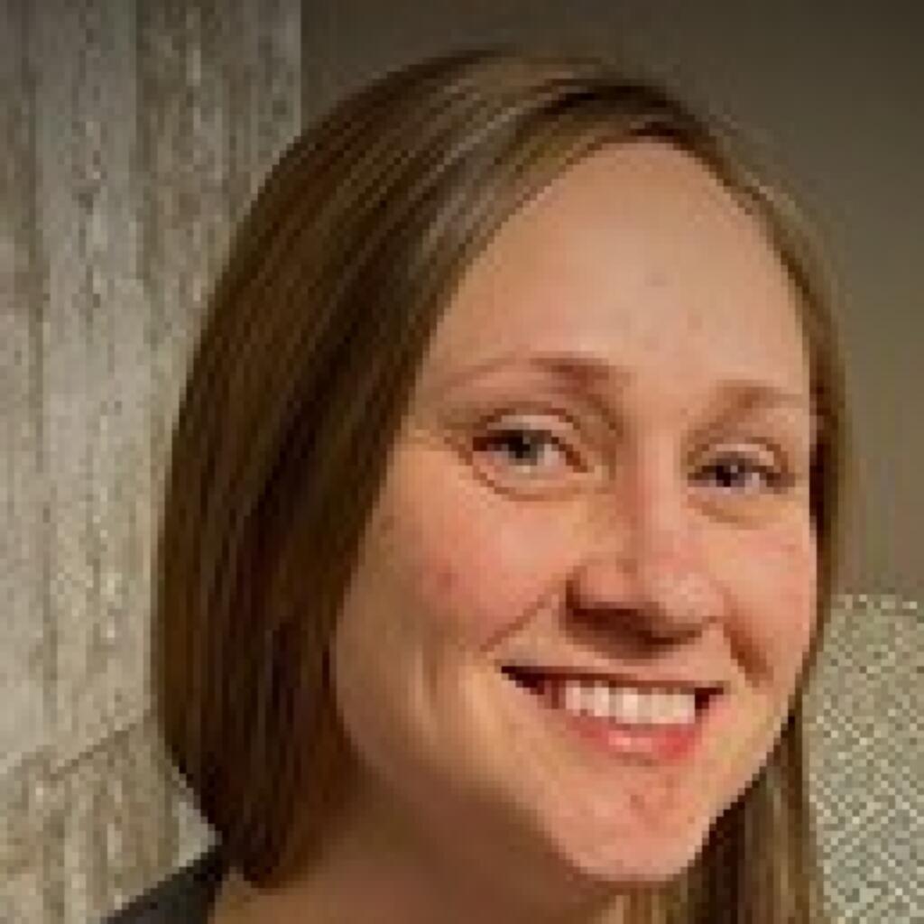 Jenna Darcy, Stylist at Escape Salon Suites, Hudson Wisconsin