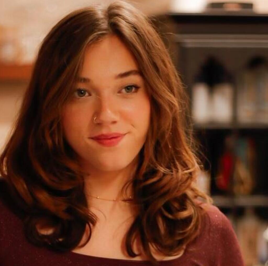 Hallah Jensen, Hairstylist at Escape Salon suites Hudson Wisconsin