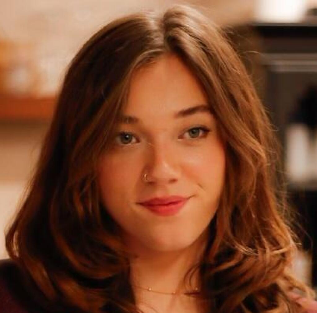 Hallah Jensen, Hairstylist at Escape Salon suites Hudson Wisconsin