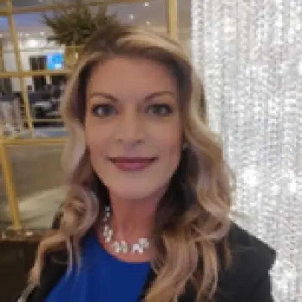 Linsy DeVille Hair Stylist at The Salon at Escape Hudson Wisconsin